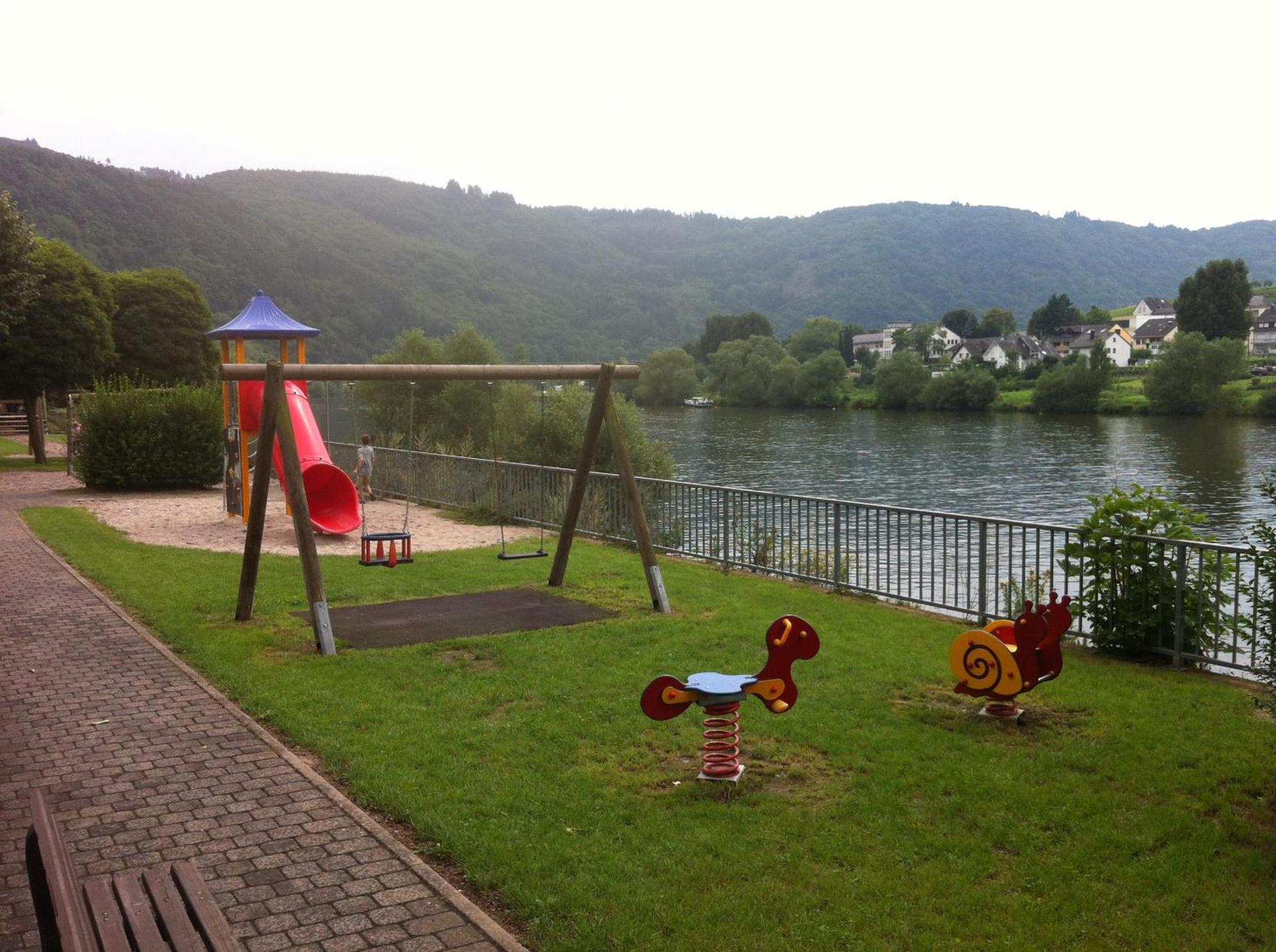 Haus Marlene Zell an der Mosel Exterior foto